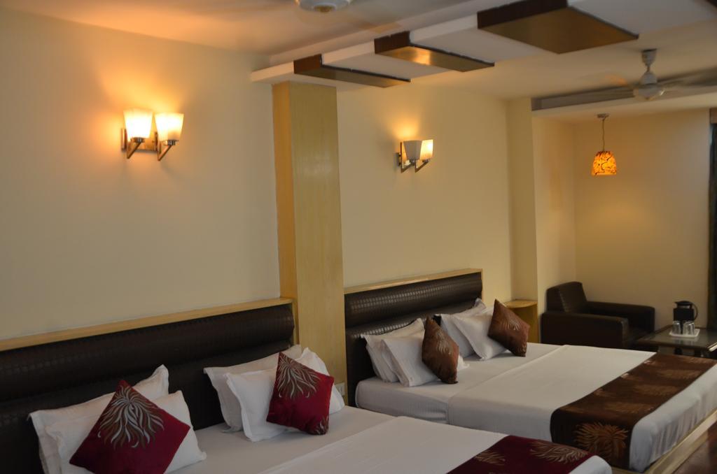 Hotel Milan Deluxe Нью-Дели Экстерьер фото