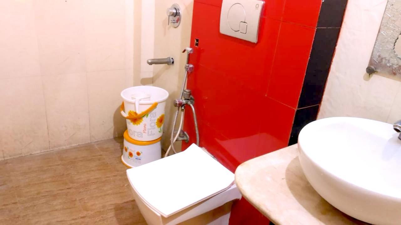 Hotel Milan Deluxe Нью-Дели Экстерьер фото